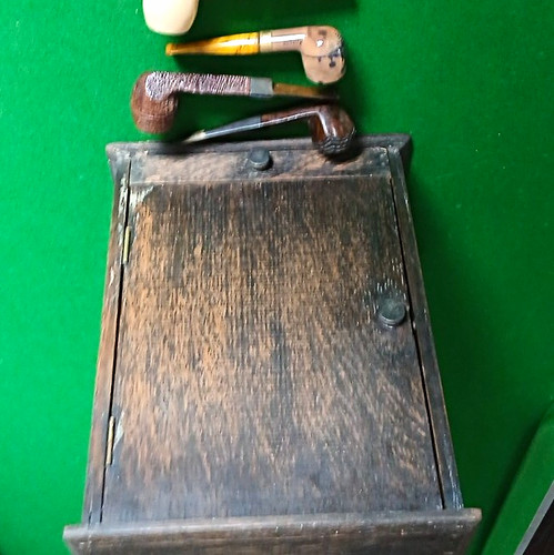 Vimtage oak pipe storage